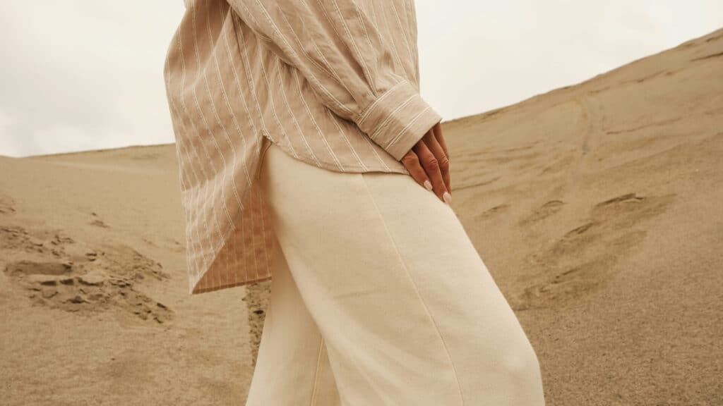 TotalSeat persoon beige kleding zand